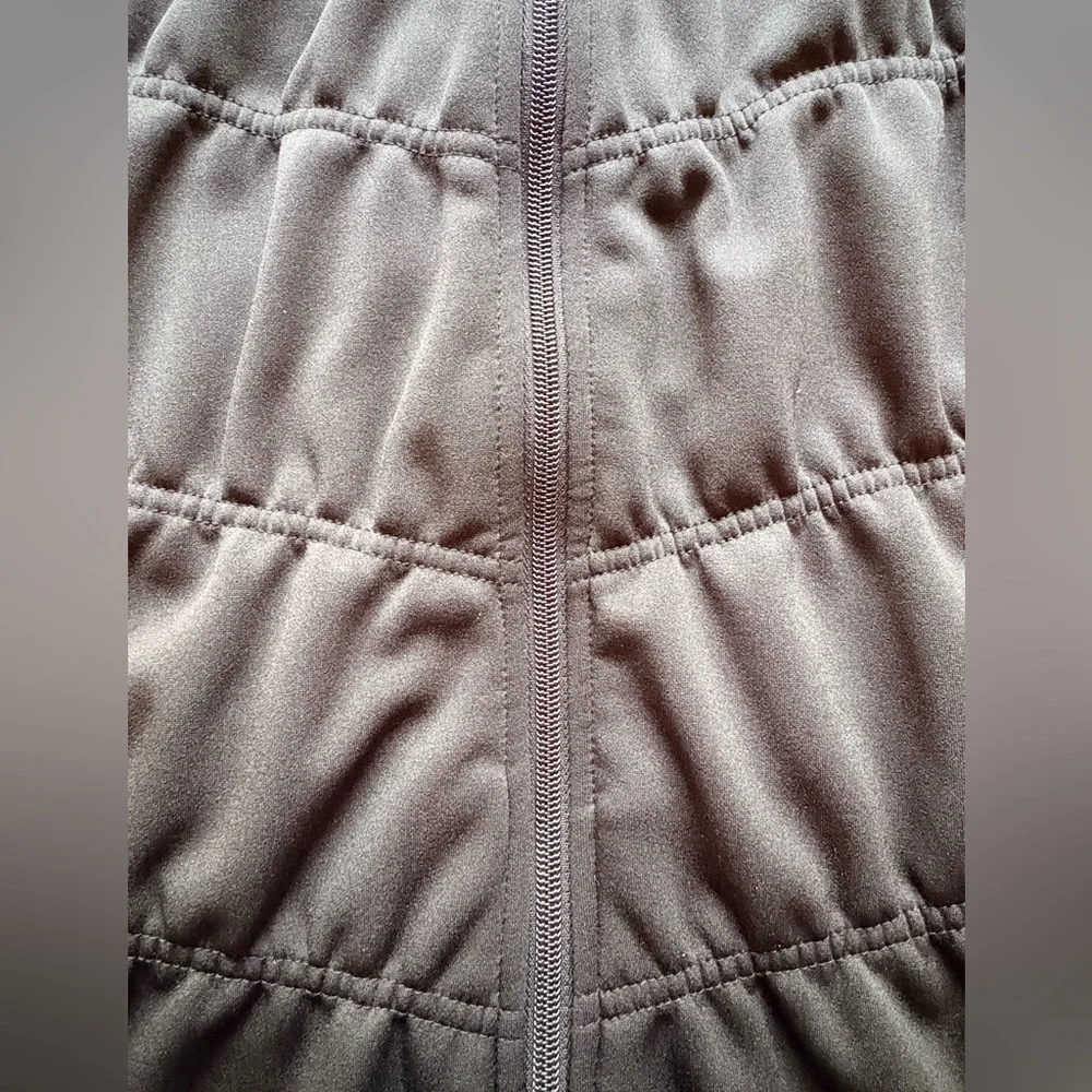 Athleta Black vest- women’s XL - Picture 5 of 15